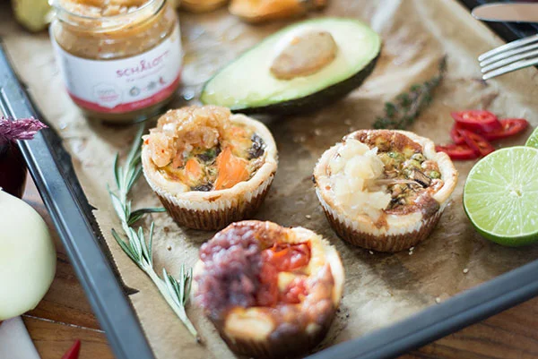 Mini-Quiche_Lachs_+_Erbsen.jpg
