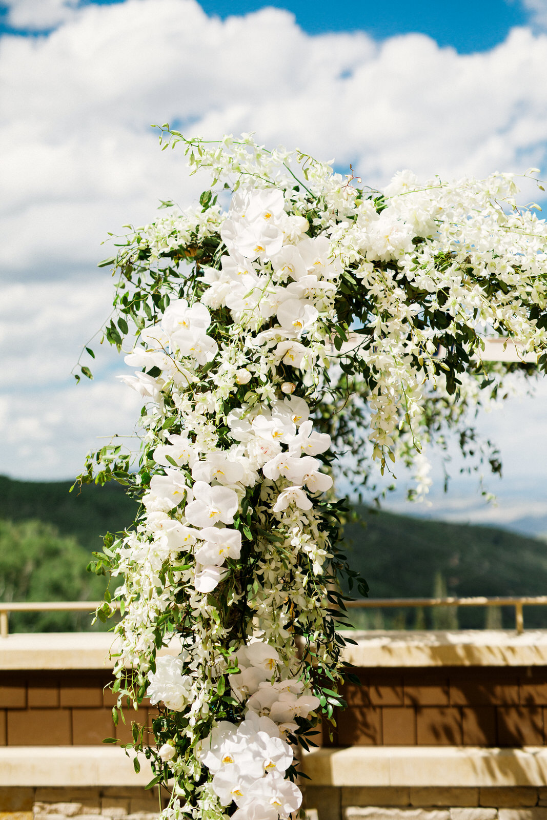 Montage Deer Valley Wedding | Summer Wedding | Neutral Wedding Decor | White Wedding Floral | Michelle Leo Events | Utah Event Planner and Designer | Gideon Photography