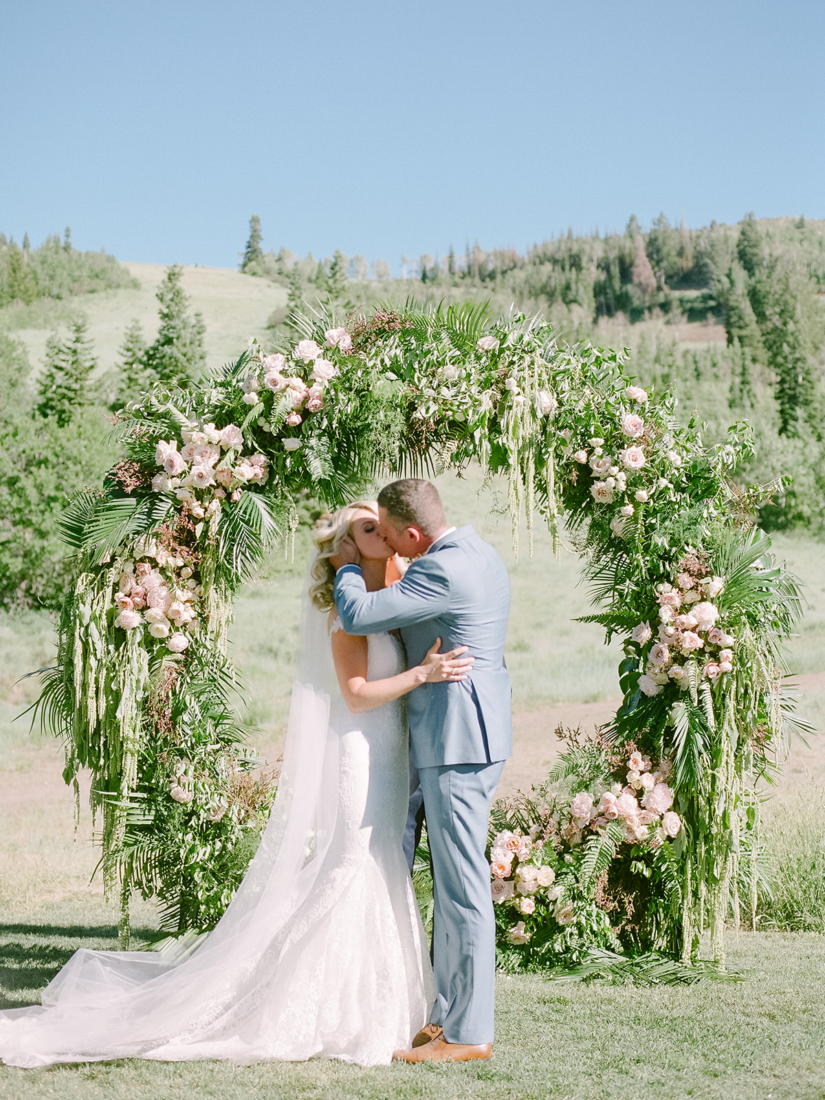 St. Regis Deer Valley Wedding | Summer Wedding | Blush and Cream Decor | Contemporary Wedding Design | Michelle Leo Events | Utah Event Planner and Designer | Heather Nan Photography