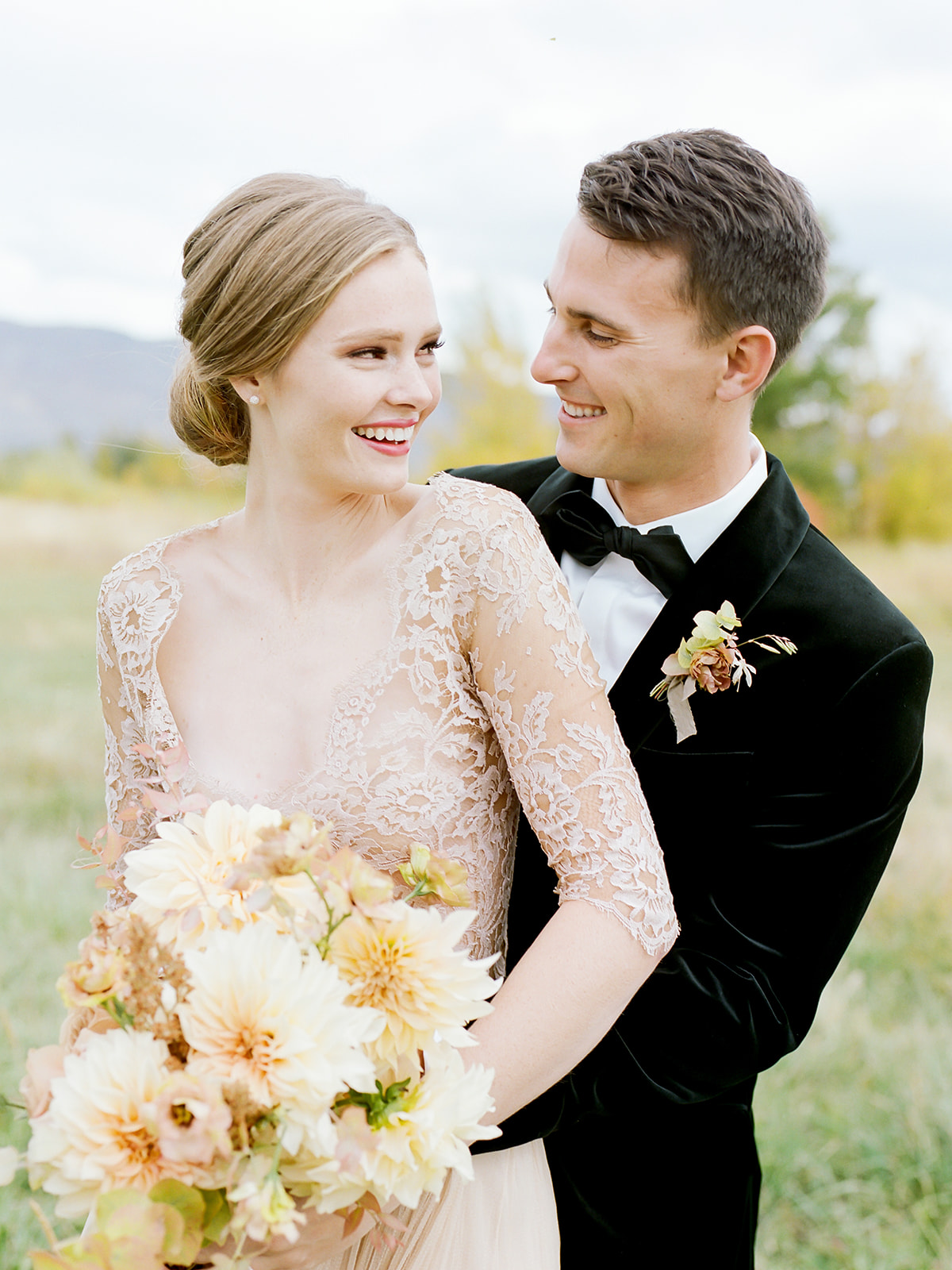 Autumn Wedding Inspiration | Rose Gold Wedding Details | Fall Wedding Floral | Rocky Mountain Bride Magazine | Michelle Leo Events | Utah Event Planner and Designer | Heather Nan Photography