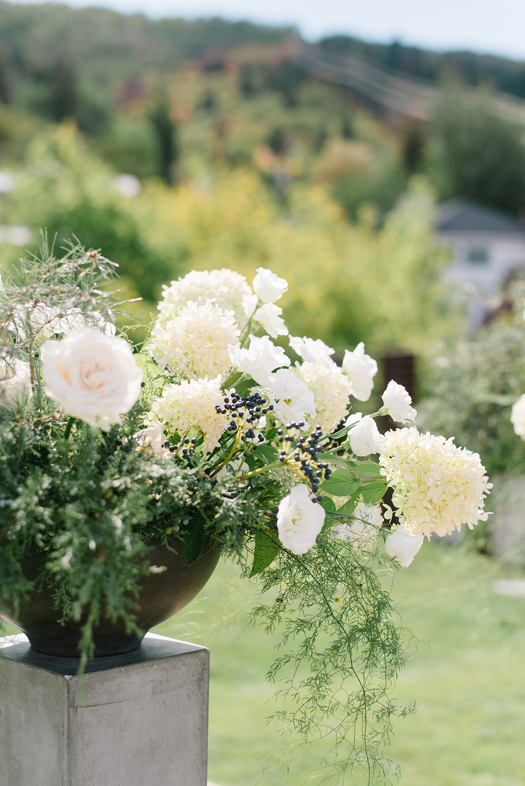 Park City Main Street Wedding | Modern Wedding Design | Navy Wedding Details | Outdoor Wedding | Michelle Leo Events | Utah Event Planner | Heather Nan Photography