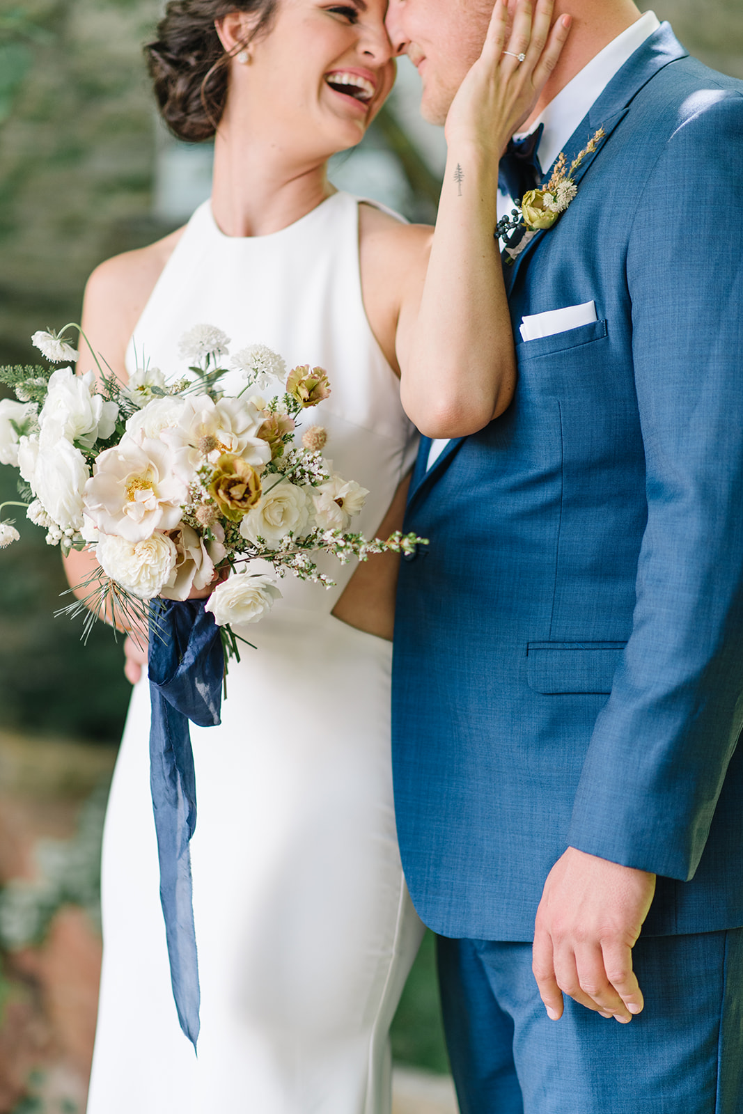 Park City Main Street Wedding | Modern Wedding Design | Navy Wedding Details | Outdoor Wedding | Michelle Leo Events | Utah Event Planner | Heather Nan Photography