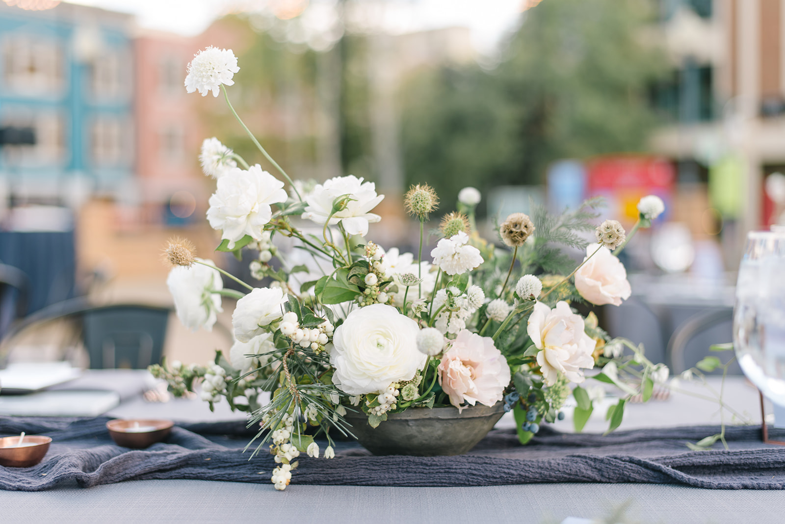 Park City Main Street Wedding | Modern Wedding Design | Navy Wedding Details | Outdoor Wedding | Michelle Leo Events | Utah Event Planner | Heather Nan Photography