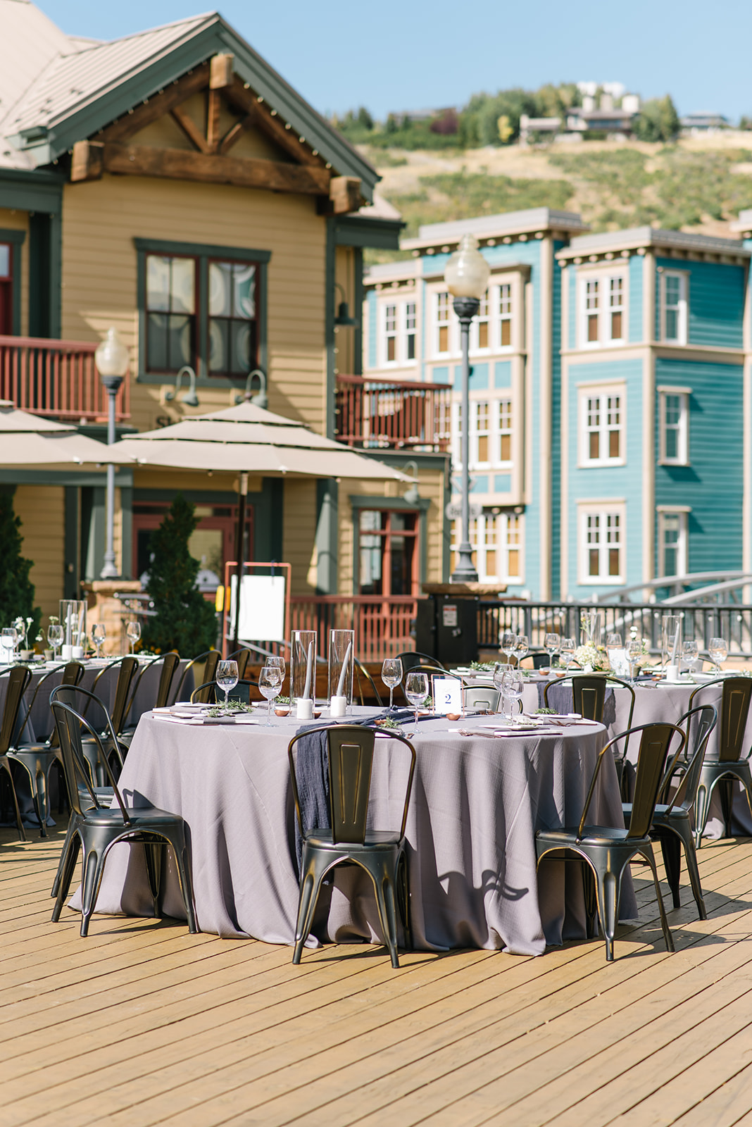 Park City Main Street Wedding | Modern Wedding Design | Navy Wedding Details | Outdoor Wedding | Michelle Leo Events | Utah Event Planner | Heather Nan Photography