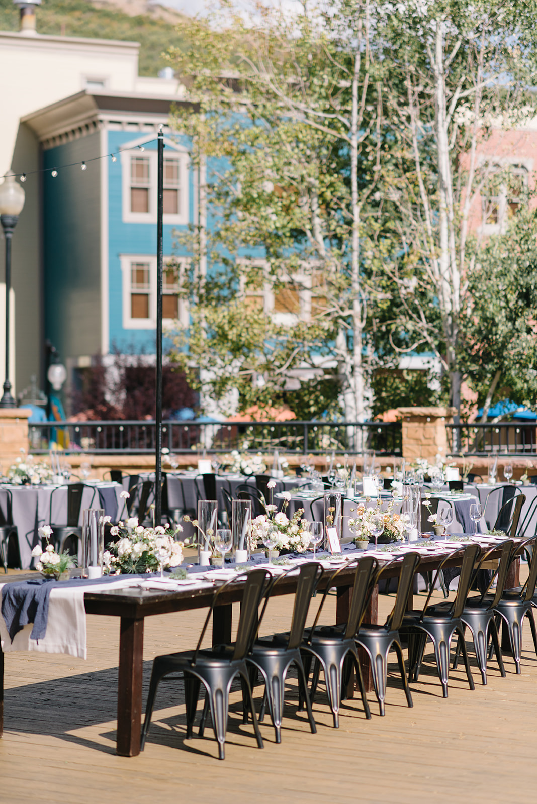 Park City Main Street Wedding | Modern Wedding Design | Navy Wedding Details | Outdoor Wedding | Michelle Leo Events | Utah Event Planner | Heather Nan Photography