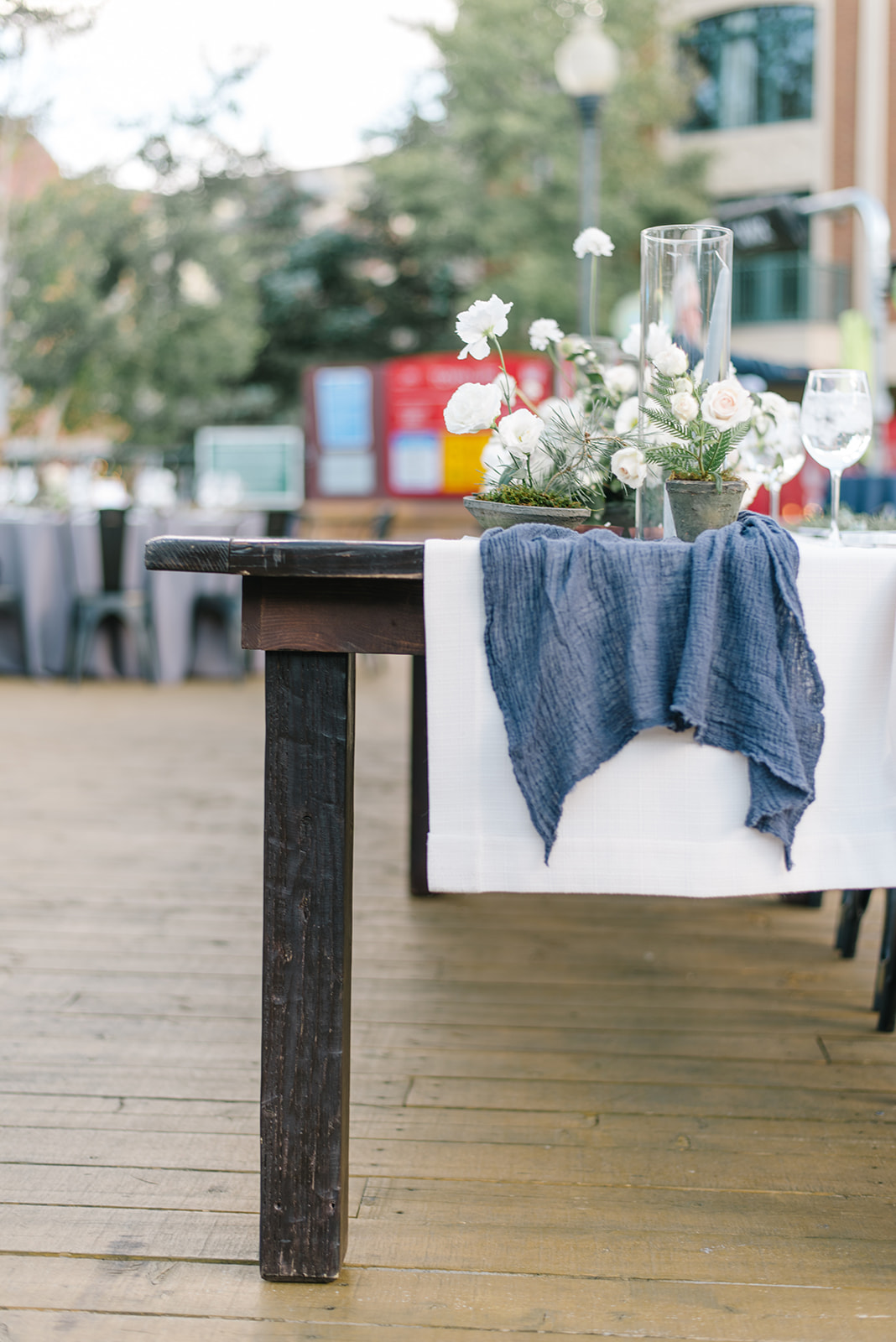 Park City Main Street Wedding | Modern Wedding Design | Navy Wedding Details | Outdoor Wedding | Michelle Leo Events | Utah Event Planner | Heather Nan Photography