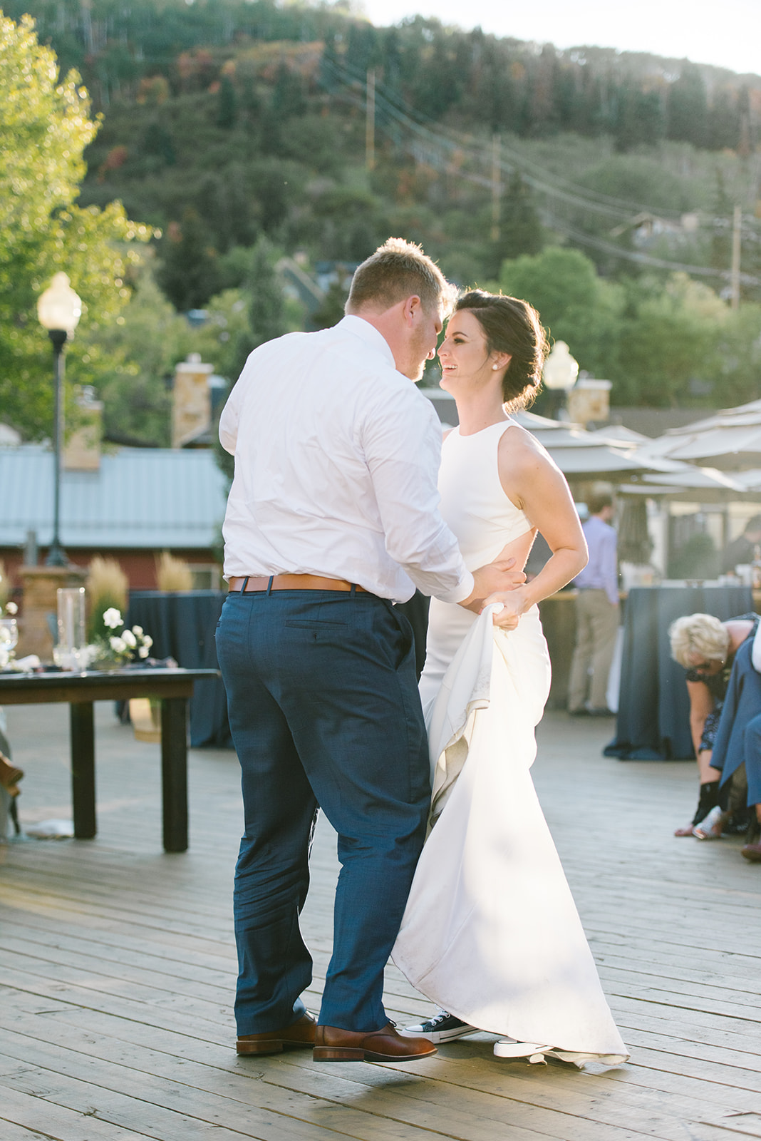 Park City Main Street Wedding | Modern Wedding Design | Navy Wedding Details | Outdoor Wedding | Michelle Leo Events | Utah Event Planner | Heather Nan Photography