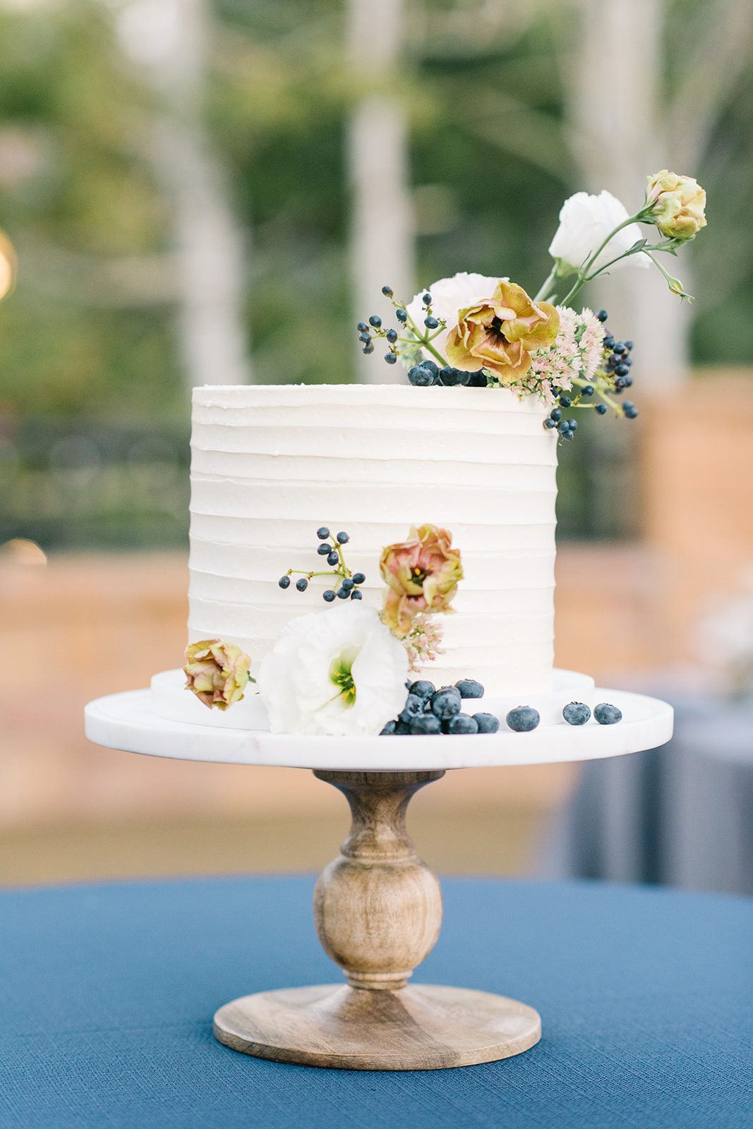 Park City Main Street Wedding | Modern Wedding Design | Navy Wedding Details | Outdoor Wedding | Michelle Leo Events | Utah Event Planner | Heather Nan Photography