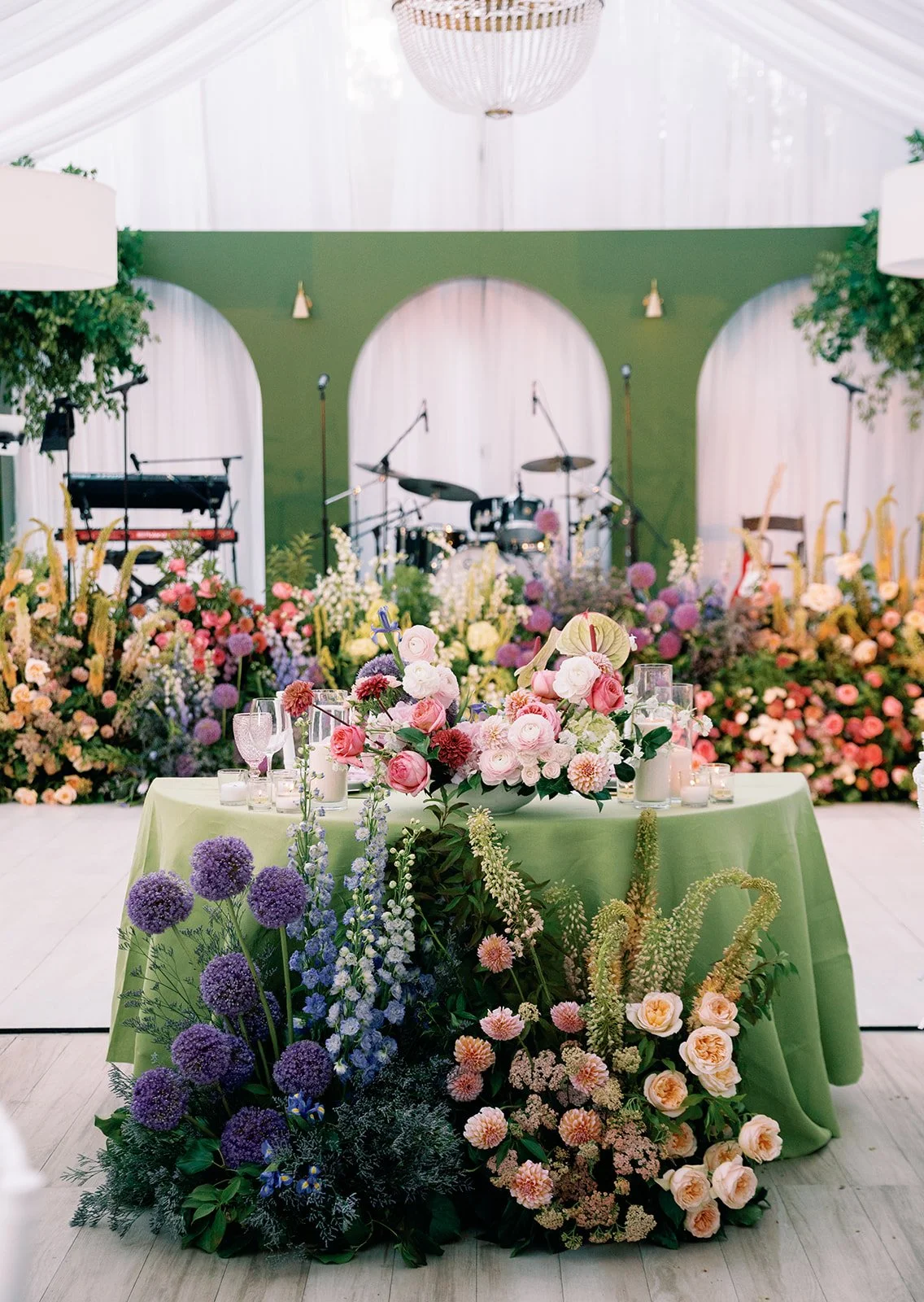 full-service-wedding-sweetheart-table-st-regis-deer-valley