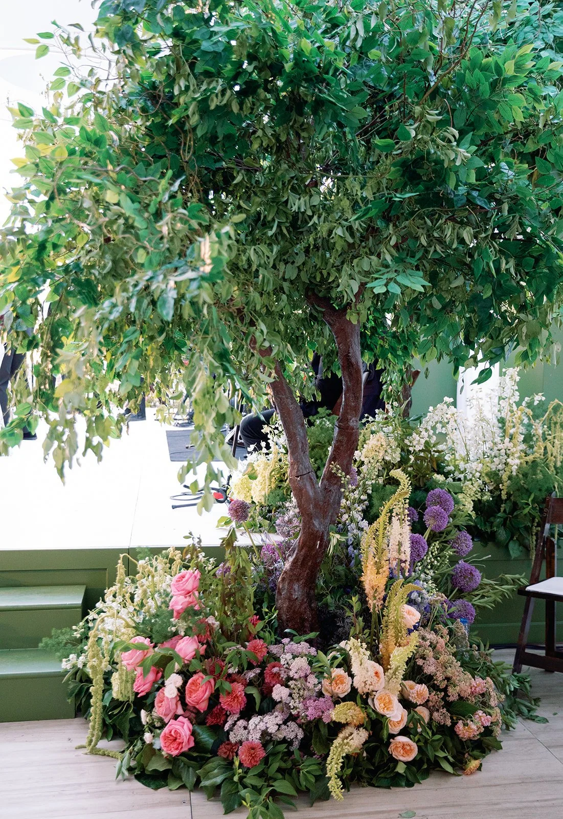 full-service-wedding-floral-tree-installation-st-regis-deer-valley