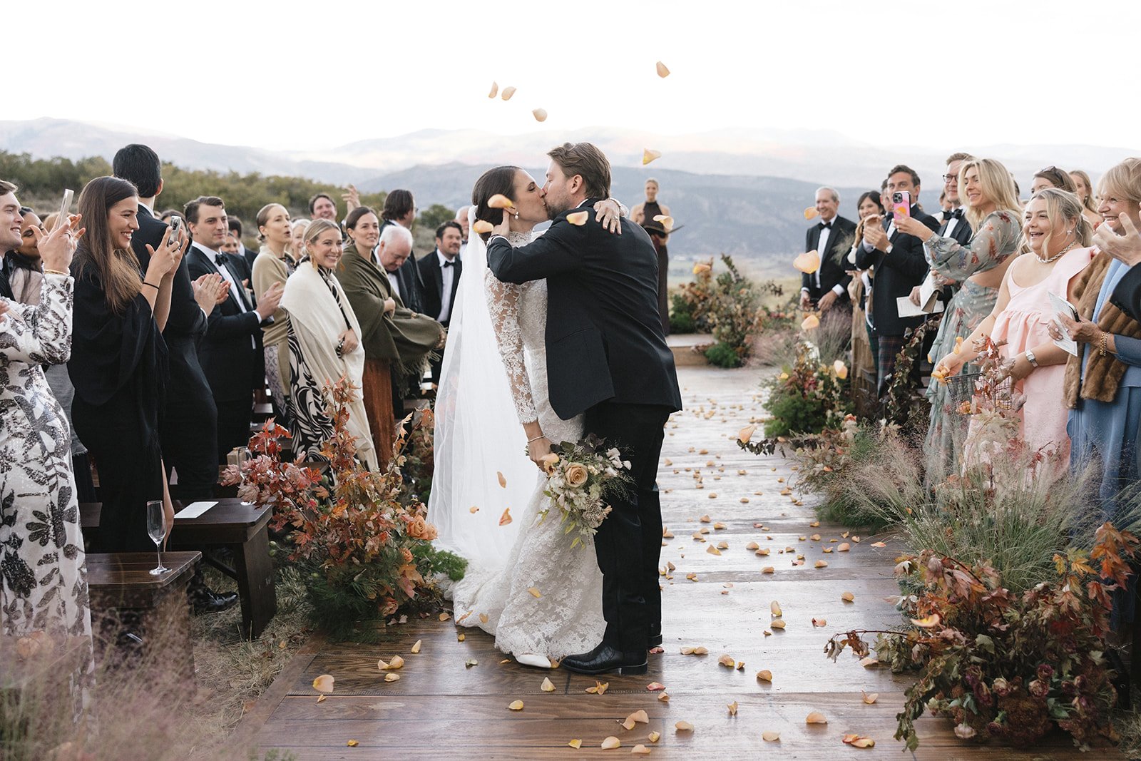 blue-sky-auberge-lodge-wedding-ceremony-michelle-leo-events