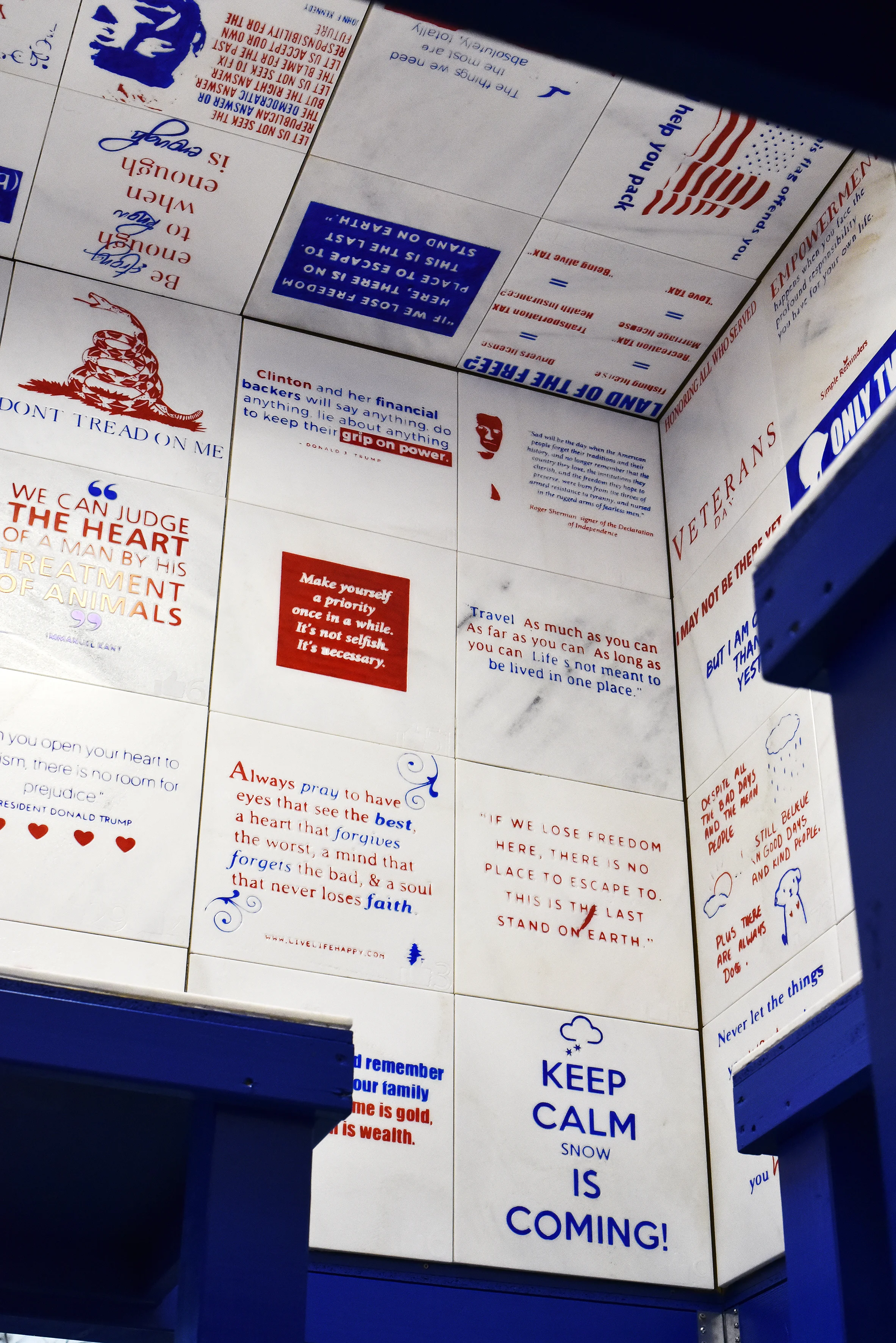 lukas liese installation political art kunst trump marmor lukas liese.jpg