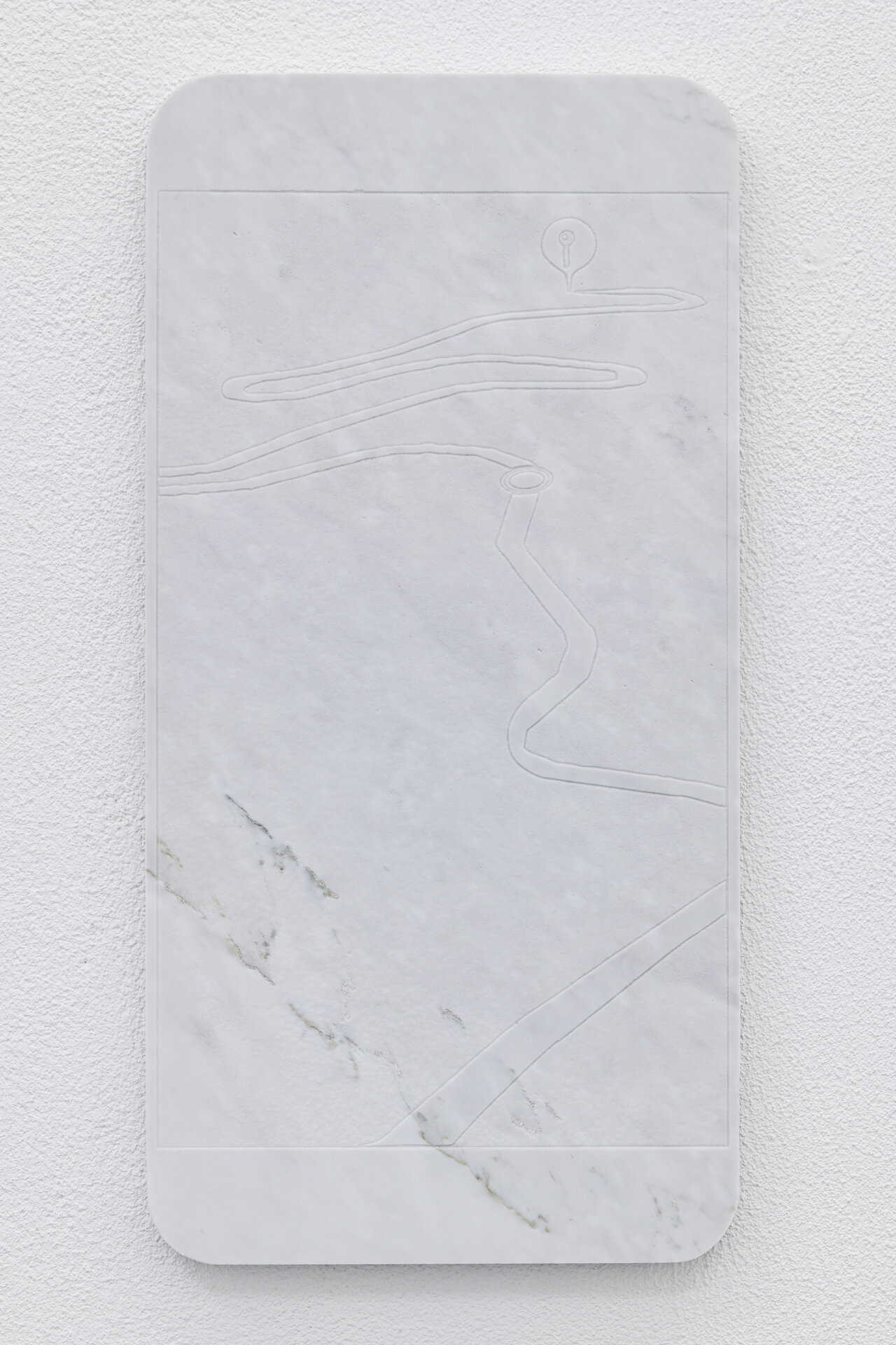 Lukas Liese marmor Relief on route zeitgenössische kunst.jpg