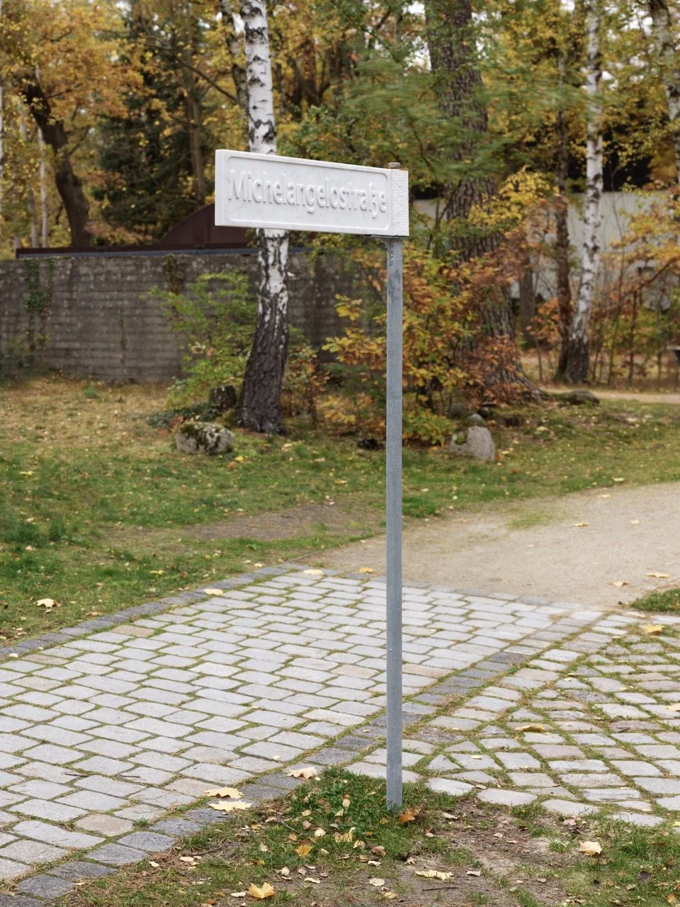 Michelangelostraße lukas liese carrara marmor skulptur.jpeg