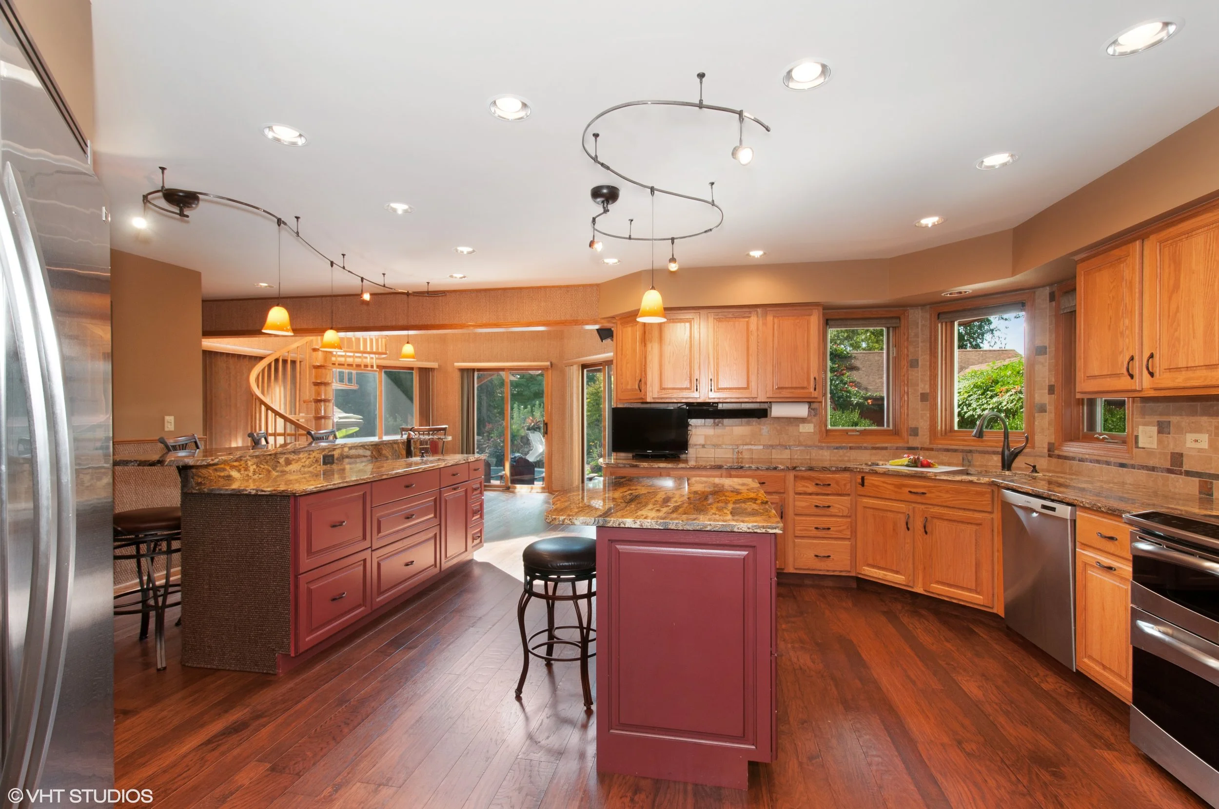 04_5704Riverview_5_Kitchen_HiRes.jpg