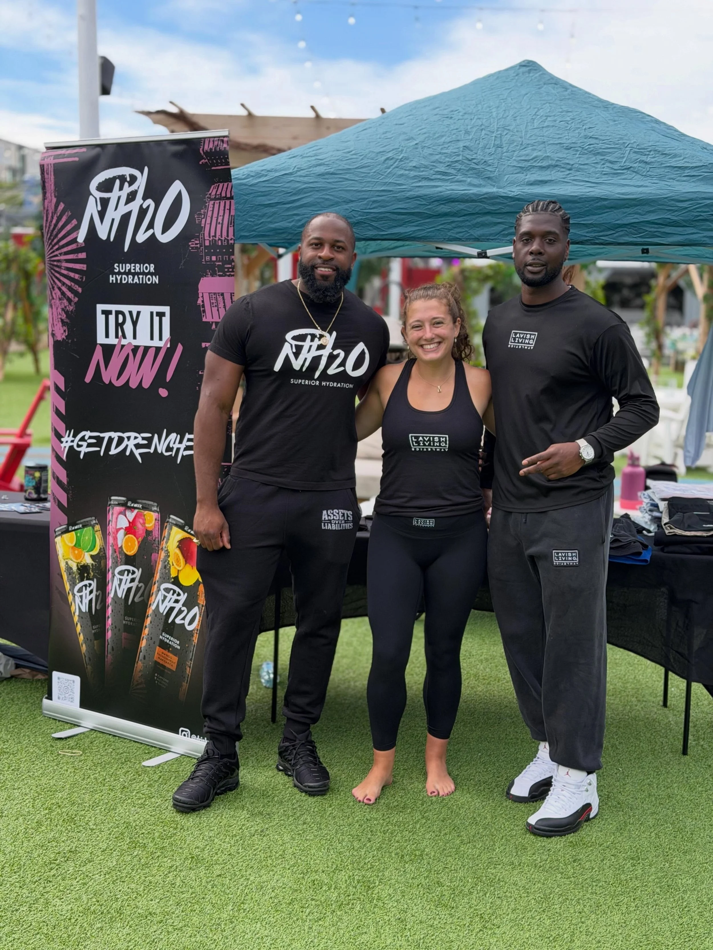 Seaport pop-up, last weekend 🧡

We kicked off Saturday with Bodyweight Pilates @moveit.with.tara at @thegrovebos, then straight into the Lavish Living pop-up &mdash; recovery with @hyperice, hydration from @drinknh2o, pre-workout samples from @newhi