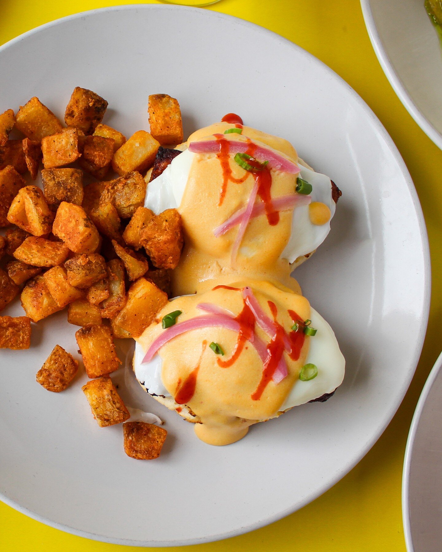 We've got a new beni on our Albany* location's menu that you're going to love.. a braised bacon steak benedict - braised bacon steak, biscuit, poached eggs, pickled red onion, with a delicious siracha maple hollandaise. Yum 😍