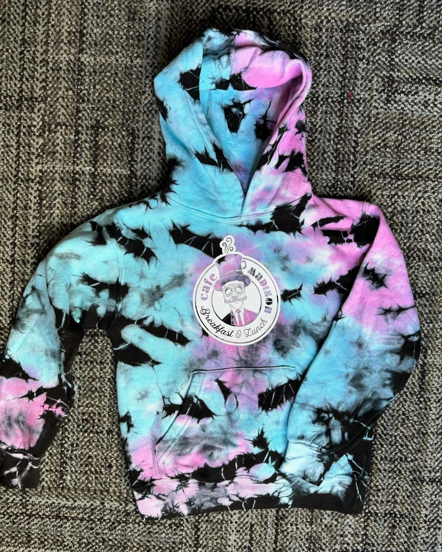 Fresh new drop here at the Cafe, Just in time for the holidays! Kids tie dye hoodies are available at both Cafe locations for $35. Grab one before they’re gone! ๐