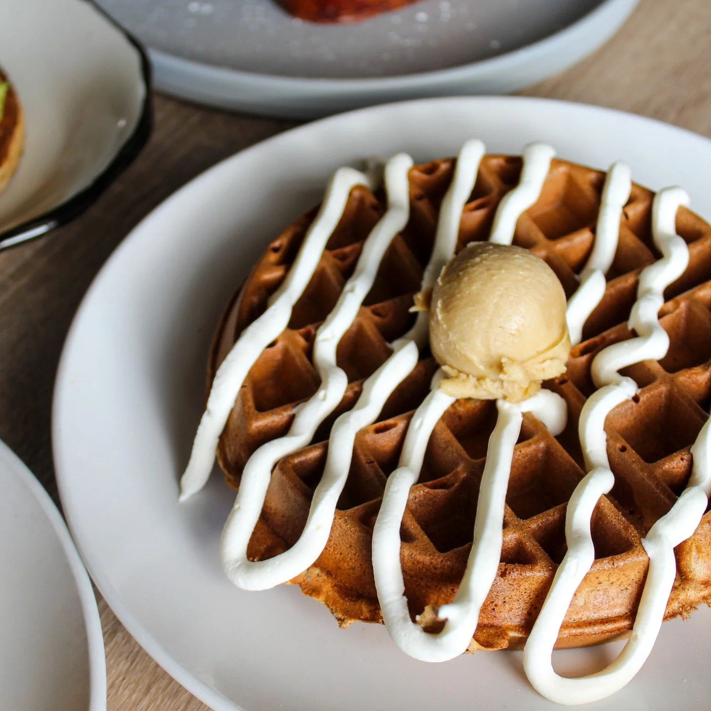 Two more fall brunch items that hit the menu this week -
Belgian waffle infused with maple and cinnamon, drizzled with cream cheese icing and topped with whipped maple butter ๐ง
Roasted butternut squash, spinach, caramelized onions, fresh sage and c