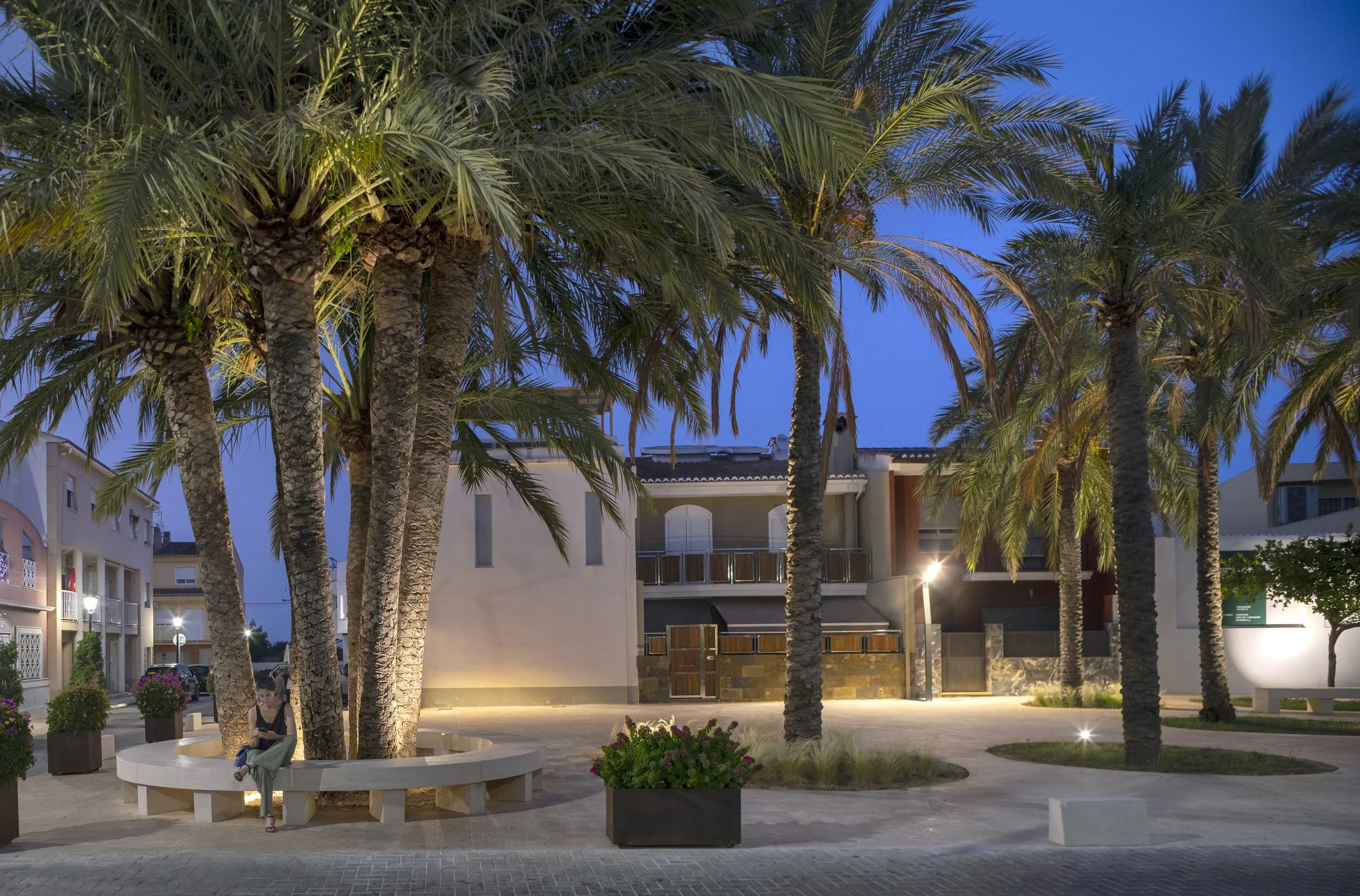 PLAZA PRINCIPAL EN PALMERA VALENCIA DISEÑO ARQUITECTONICO ESTUDIO CARLOS SALAZAR ARQUITECTOS_15.jpg
