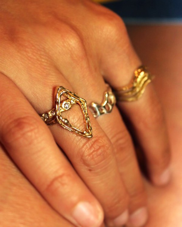 ✨ on ✨ on 💎 📸@avalovestacobell ⚡️
⚡️
⚡️
#bjoijewelry #bgenuineblovebjoi #futureheirlooms #madeinla #handmade #jewelry #sculpturejewelry #sculpturedjewelry #sculpturaljewelry #handmadejewelry #gold #14k #alternativebride #alternativebridal #necklace