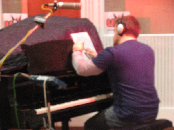 Oh god, someone PLEASE notice I'm at the Let It Be piano...