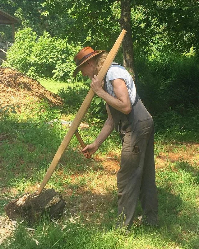 Great workshop on the farm learning how to make longbows, arrows, knives and axes this weekend.
#longbow #bowandarrow #axe #knife #bowmaking #knifemaking #throwingaxe #arrow #farmworkshop #VillageLivingSkills #fatradishfarm #frf