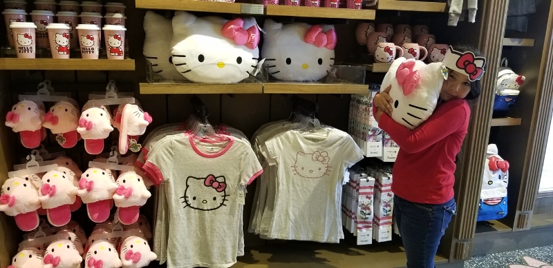 Universal Orlando opens Hello Kitty shop