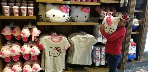 Hello Kitty retail store opens at Universal Orlando