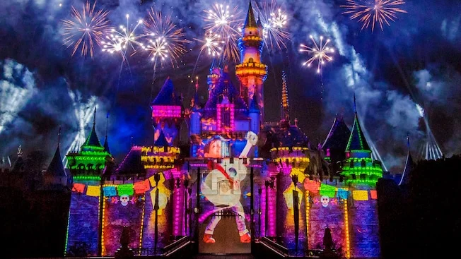 together-forever-pixar-nighttime-spectacular-16x9.jpg