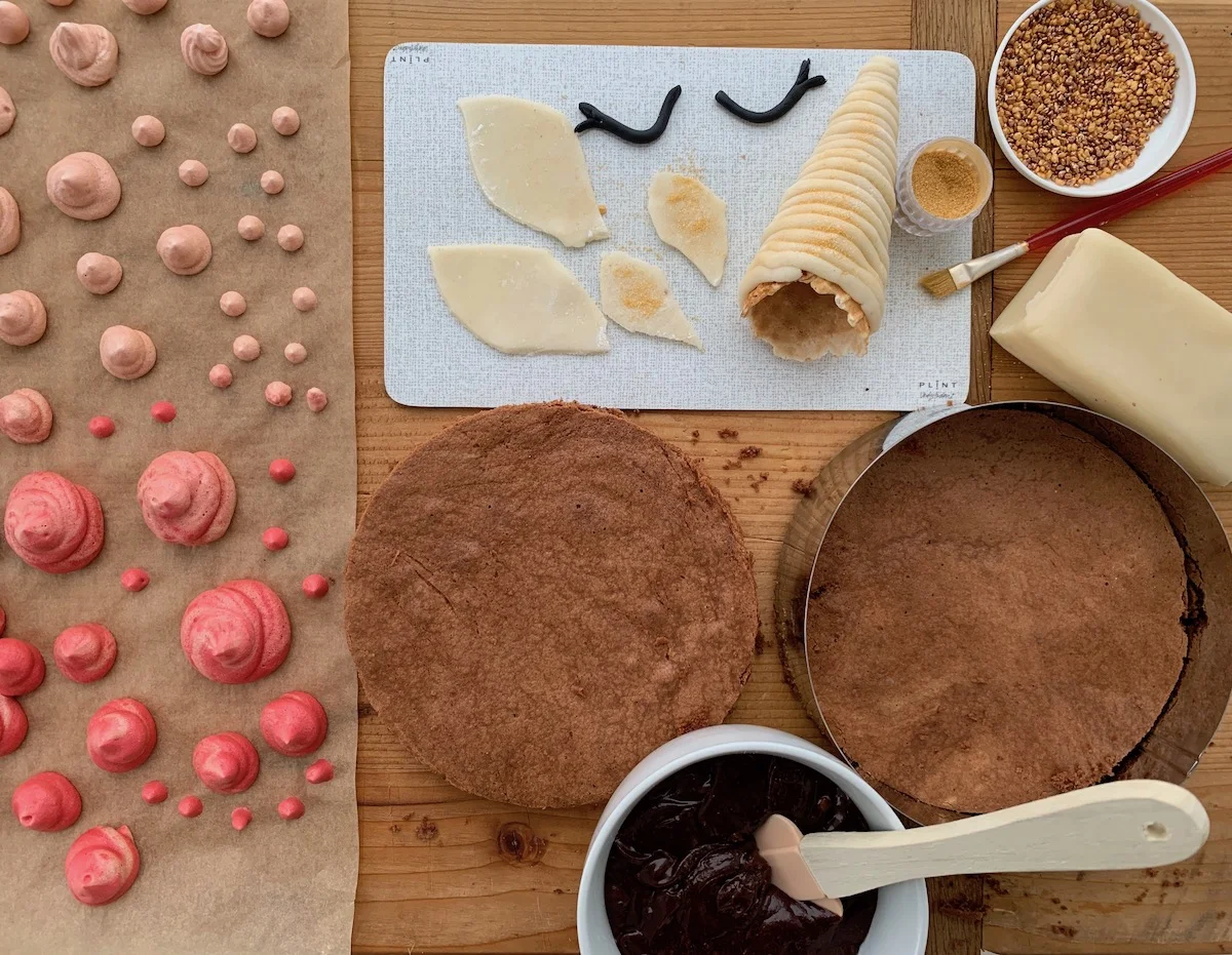 Disse elementene trenger du for å lage en fantastisk enhjørningskake. Foto: Familiematblogg