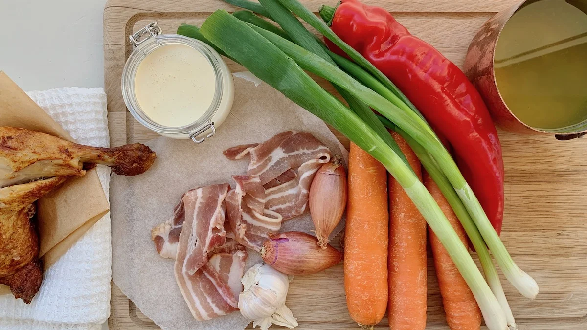 Dette trenger du for å lage en varmende, kremete kyllingsuppe. Foto: Familiematblogg