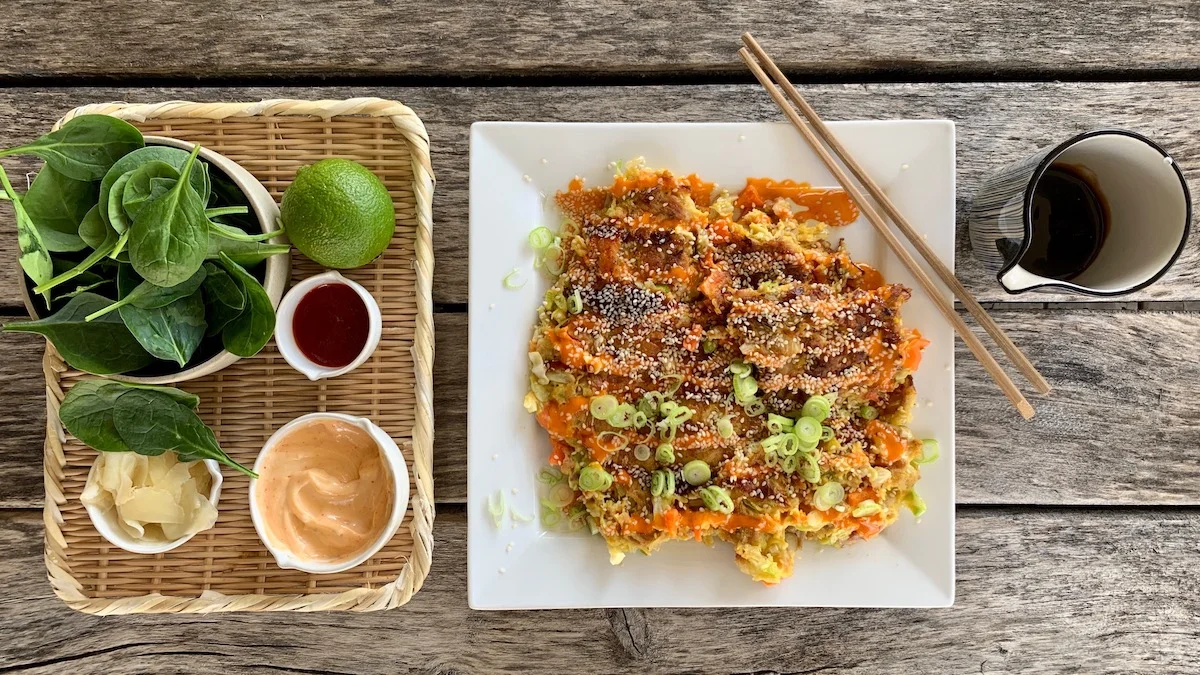 Matrester kan forvandles til en skikkelig digg middag hvis du bruker dem i japanske pannekaker!