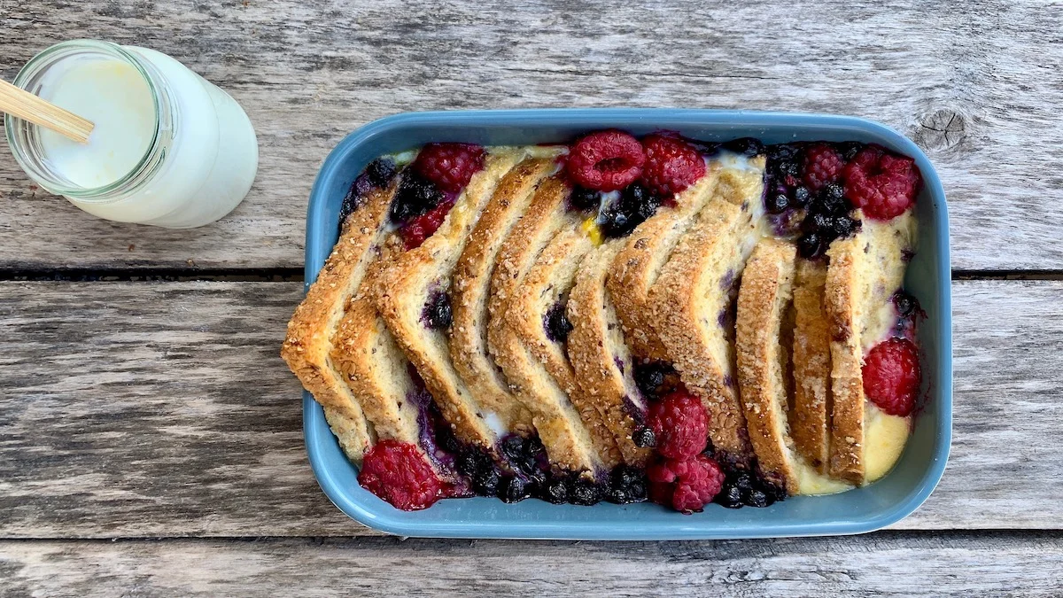 Med små grep kan brødrester forvandles til en nydelig hverdagsdessert!