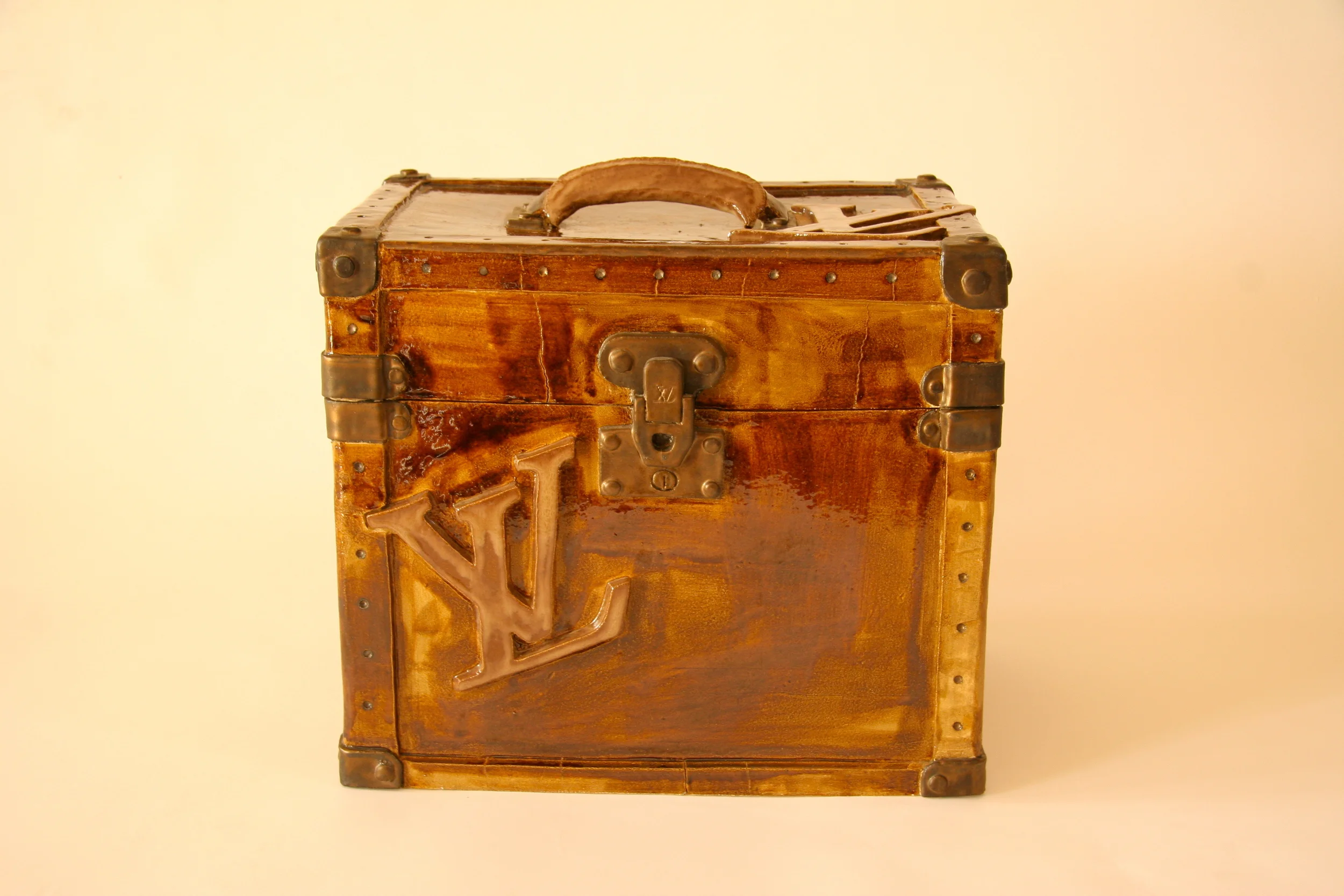   My ol’ CHEST    100% Ceramic with Gold Overglaze    Size: 14.5” x 12.5” x 10”  