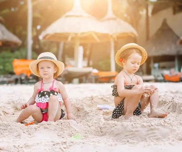 ☀️ Beach days made easy and magical for your little ones!
Winter in the Riviera Nayarit is simply stupendous &mdash; sunshine, soft sand, and ocean breezes all season long. At SayulitaBabysitting.com, we provide trusted, caring babysitters so you can