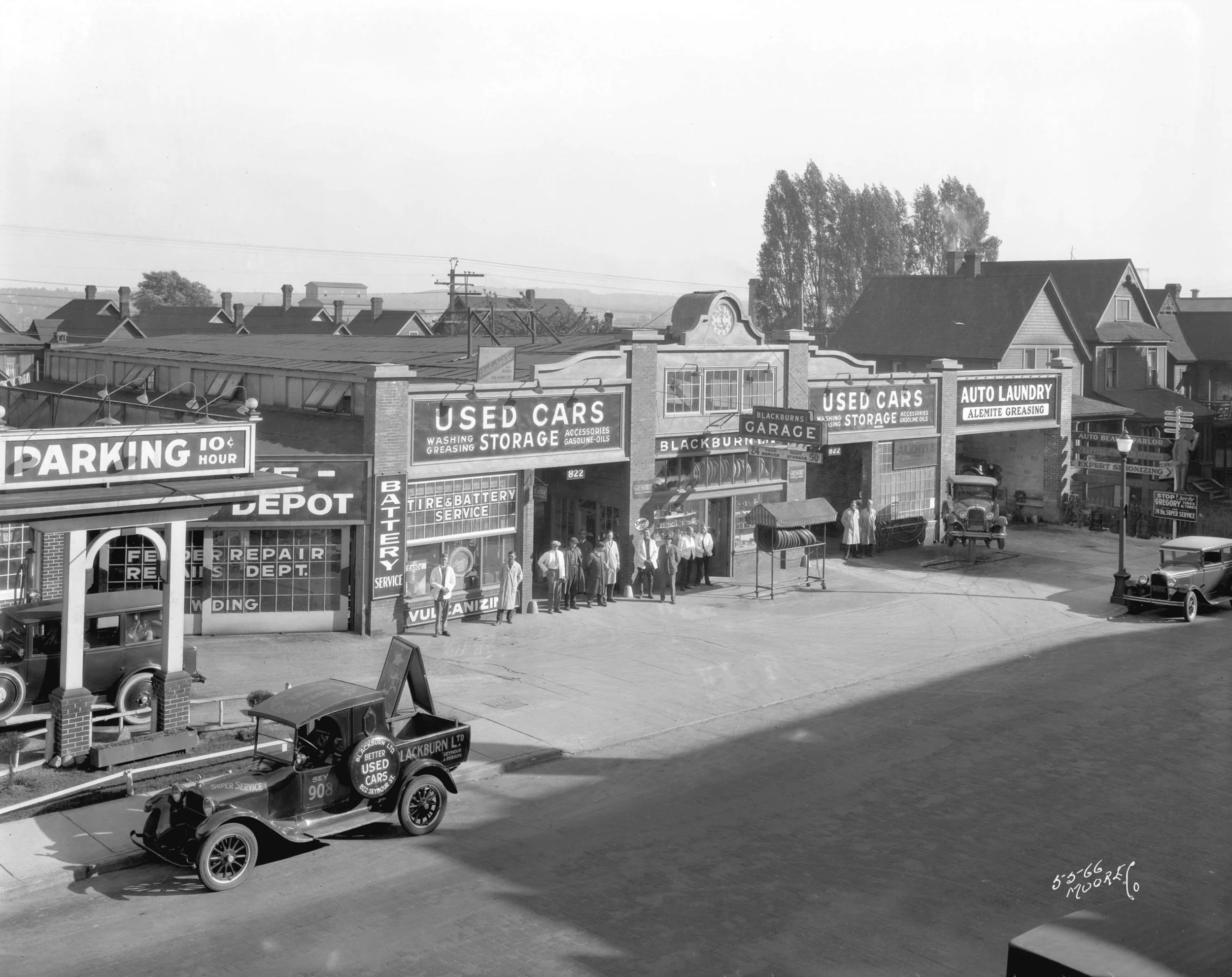 Blackburn’s Service Station in Vancouver, B.C., 1928 . City of Vancouver Archives, AM54-S4-: Bu.N274.2.