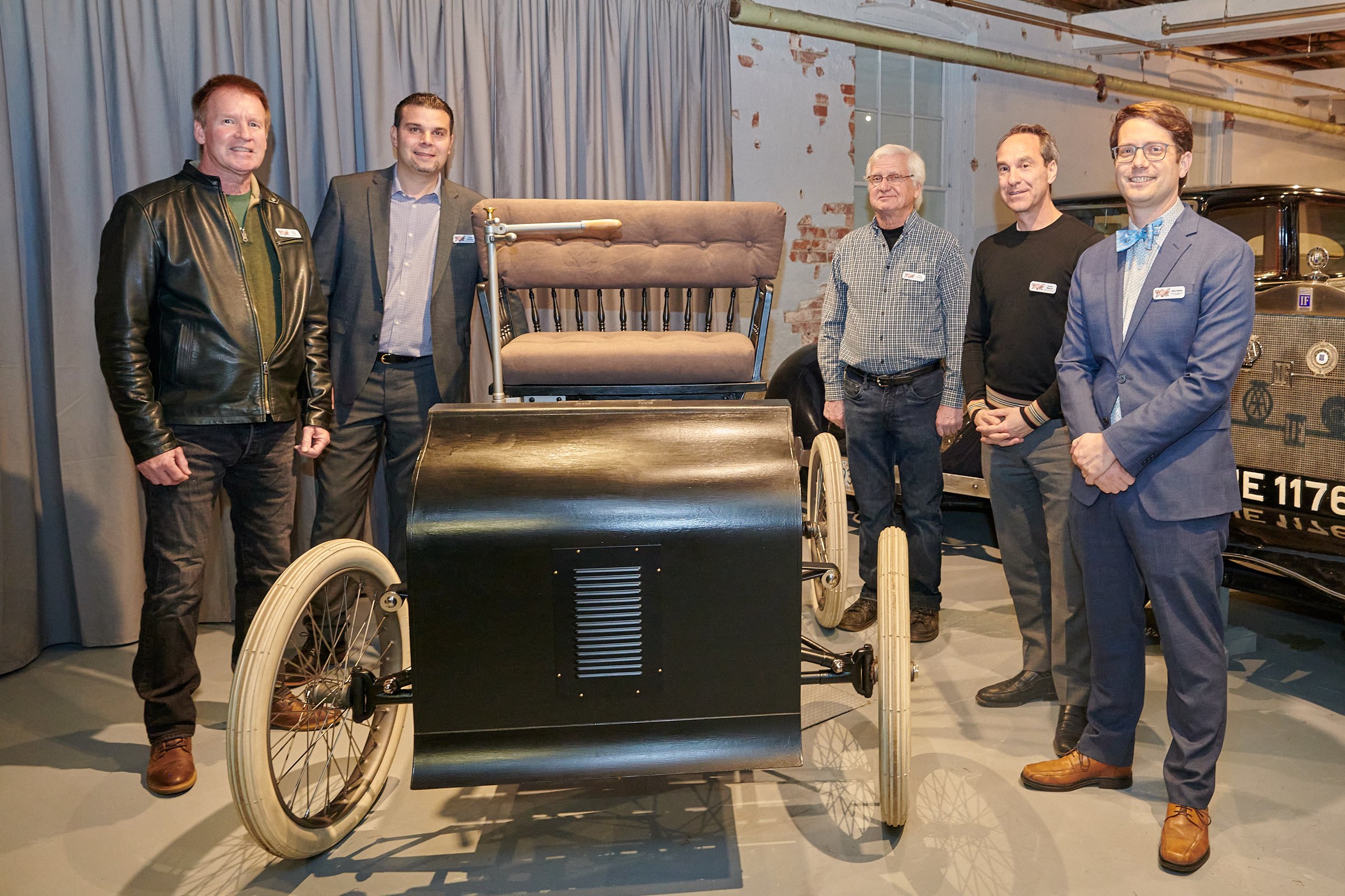  The CAM’s Board of Directors, and Executive Director Alex Gates, pose with the Fossmobile. 