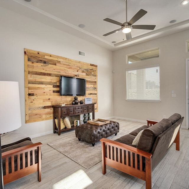Reclaimed wood pallet wall in the great room is a custom add-on that&rsquo;s been a hit with many of our homebuyers. 🪓 #designedforlife