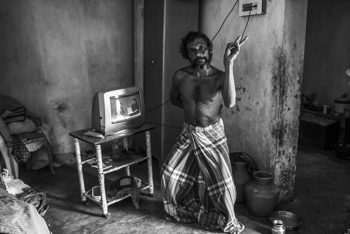 Drunk Anandhan dances traditional Tamil music.