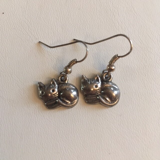 +Silver plated Sleeping Cat Earrings