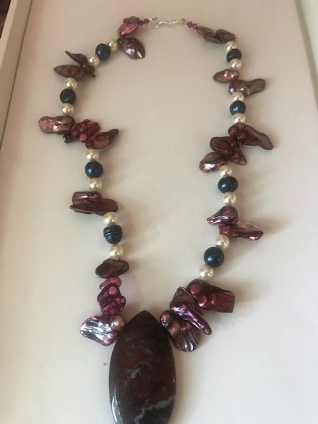 +Fuchsia Blister Pearl Necklace, Agate Pendent, White Swarovski Pearls & Navy Blue Pearl Necklace