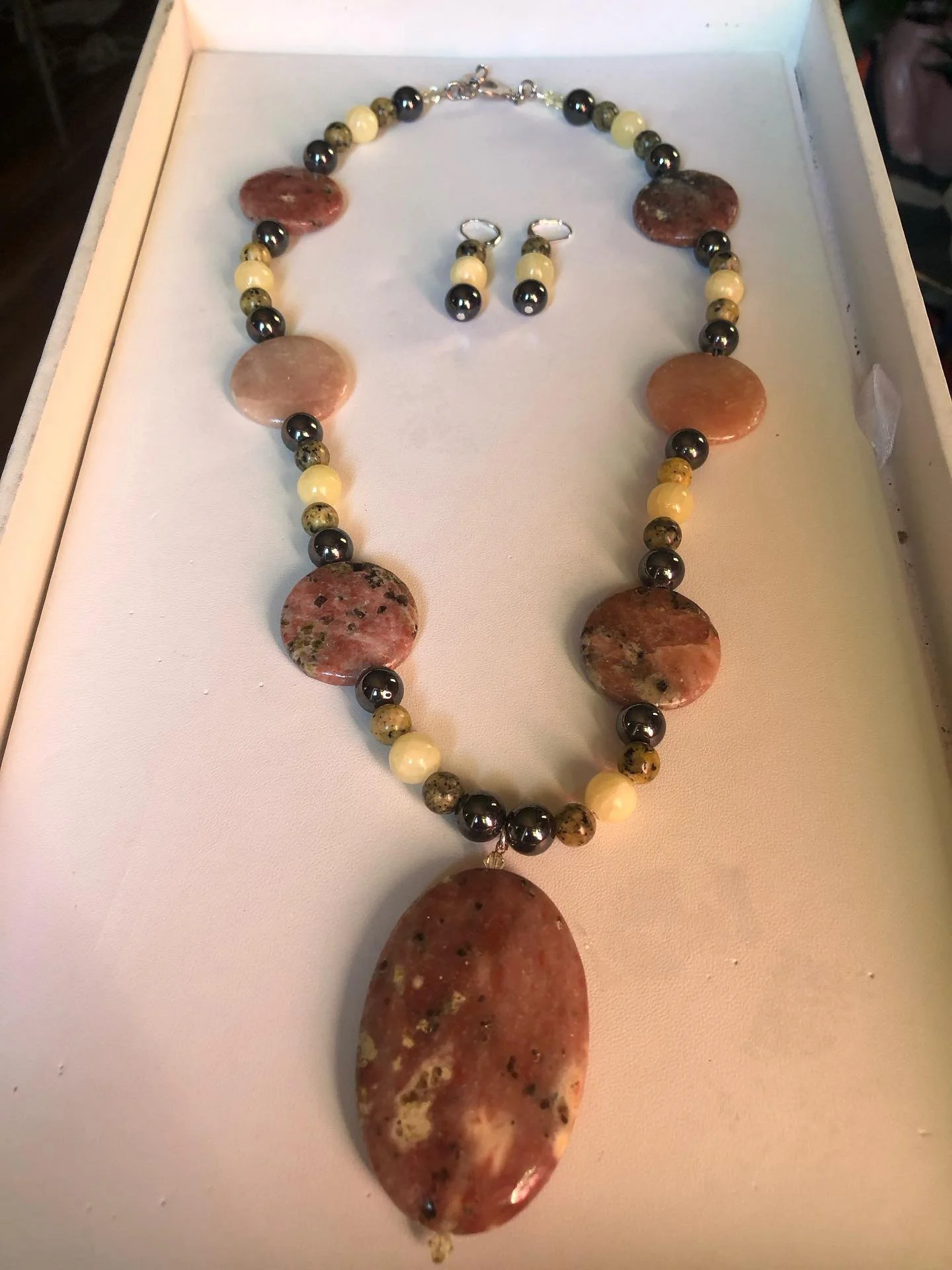 You just never know what happens when you just show up to LIFE&hellip;

A Few days ago, I was selling my jewelry at the  JCC for their art event. 

Sales were a bit slow, but that&rsquo;s ok as it&rsquo;s not always about making money 💰 

However, I