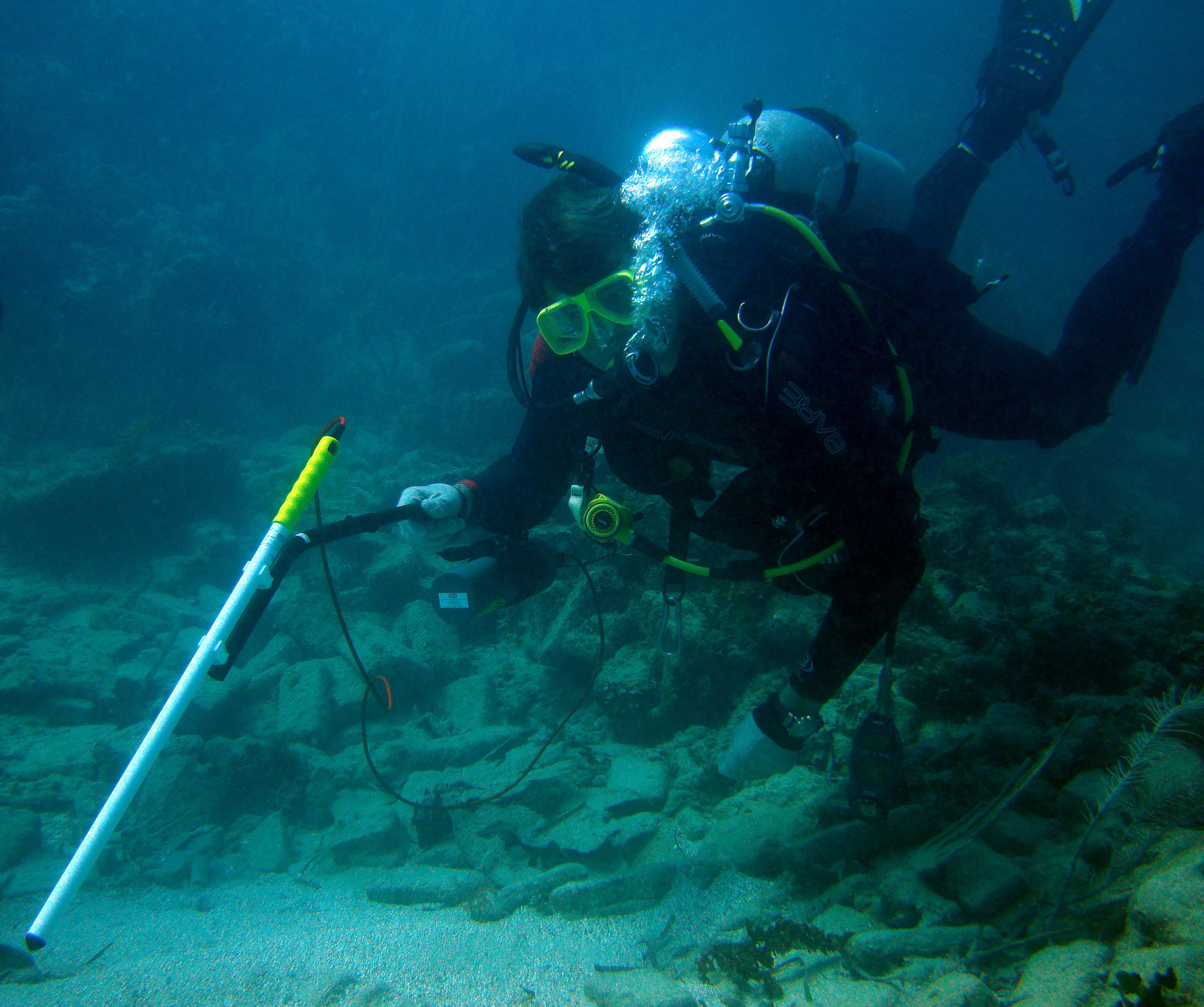 Dr Spooner using the DX200 graidometer in Monte Cristi Bay