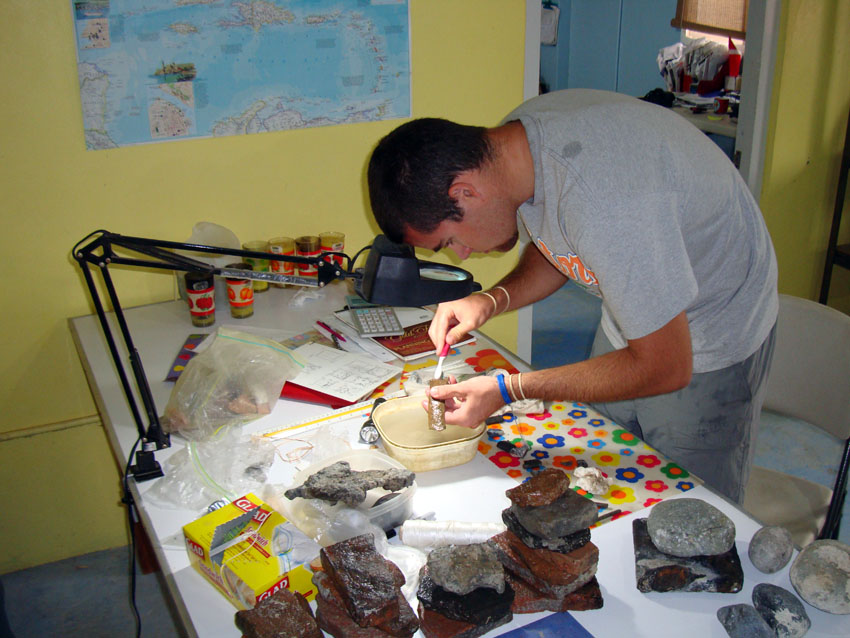  Student Grant documenting artefacts from The Tile Wreck 