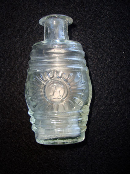  The small barrel lead crystal perfume bottle 