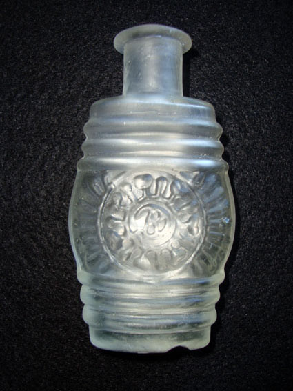  The large barrel lead crystal perfume bottle 