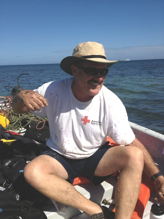 The problem of hauling in the anchor in Monte Cristi Bay is that you have a tendency of getting very muddy, which John demonstrated