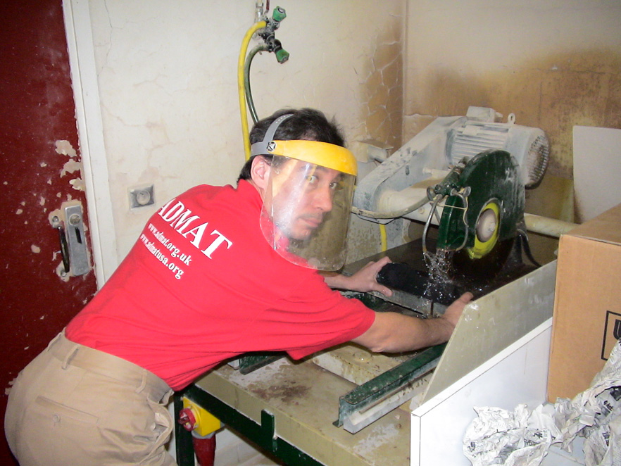 Dr Gendron in action doing thin blade analysis at the IPH Paris