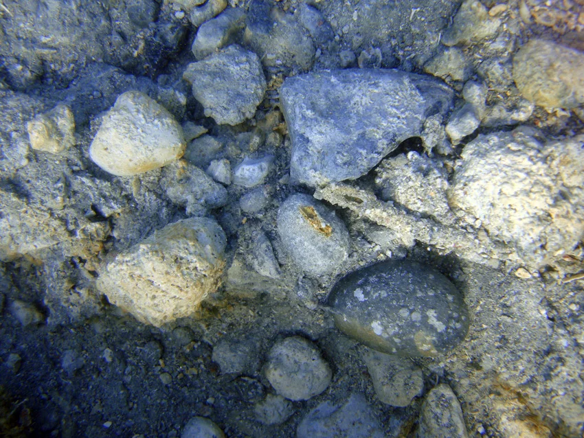 Angular small ballast stones mixed with the round stones
